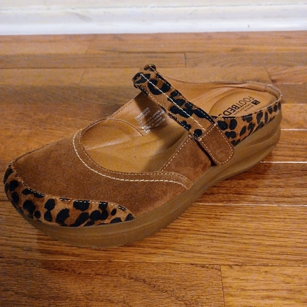 White Mountain Footbed Leopard Mary Jane  Mules Sz 9M